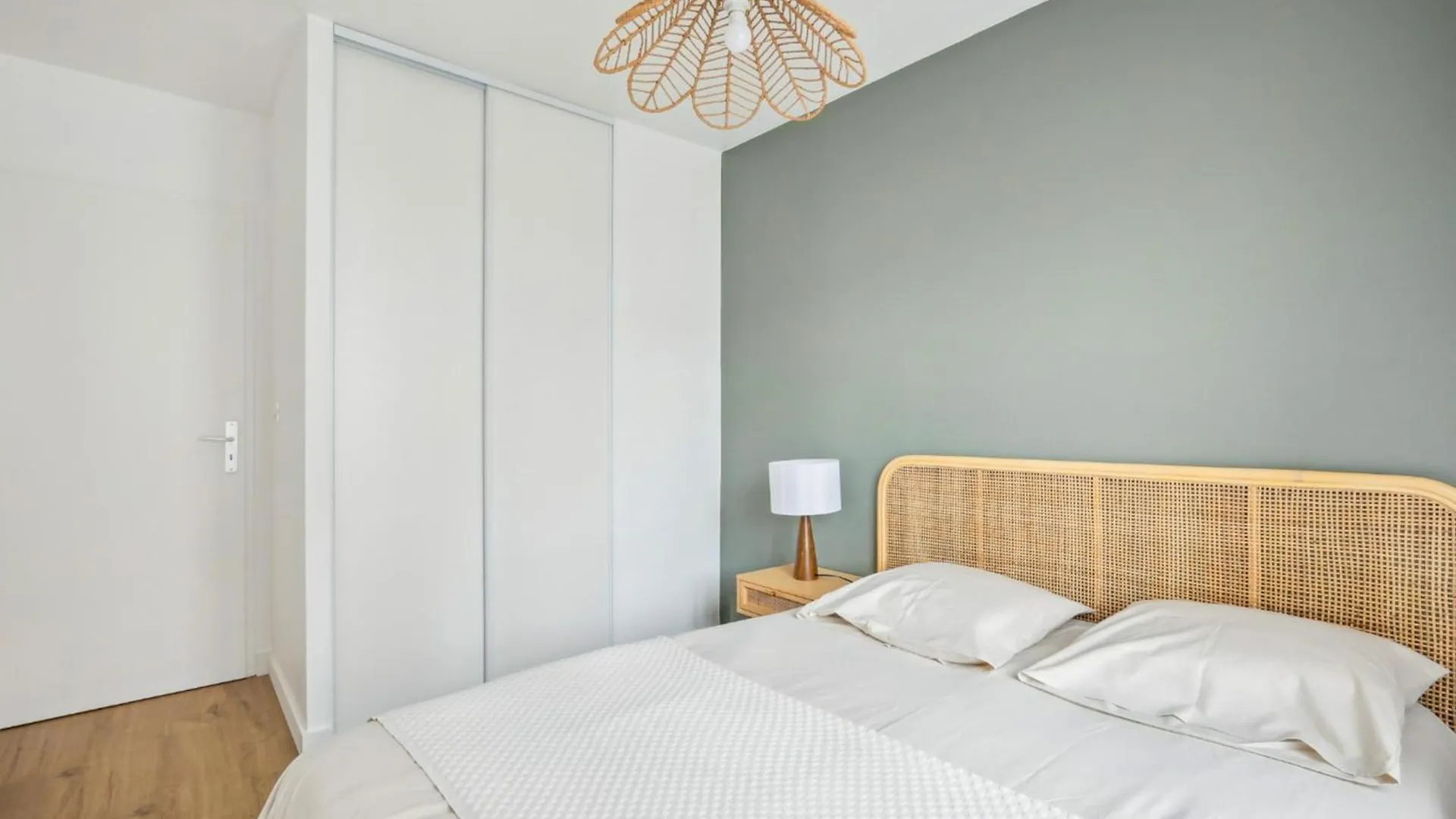 Ferienwohnung Charming 6-Person Pied-A-Terre In Cuire Caluire-et-Cuire Apartment