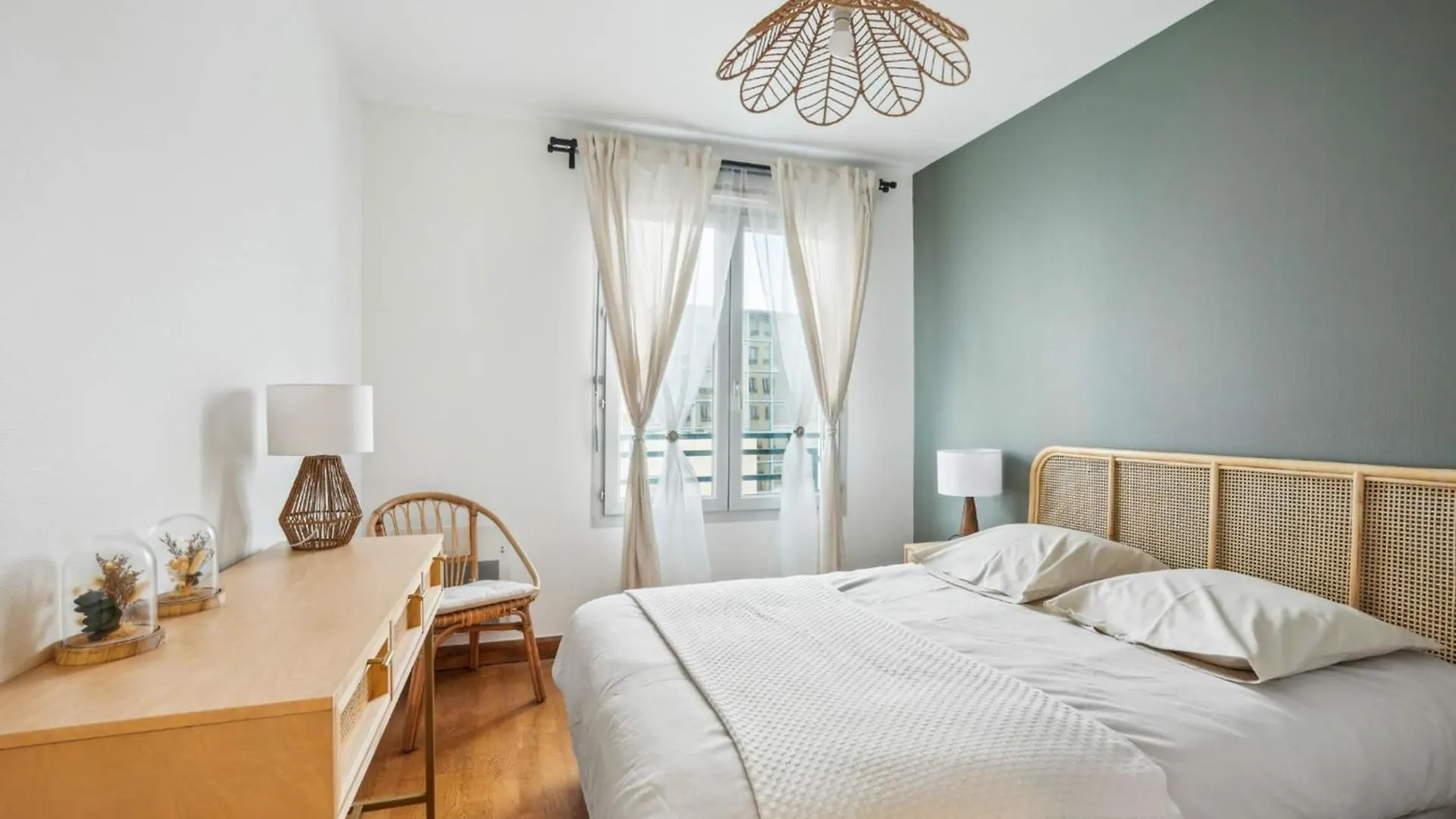 Ferienwohnung Charming 6-Person Pied-A-Terre In Cuire Caluire-et-Cuire