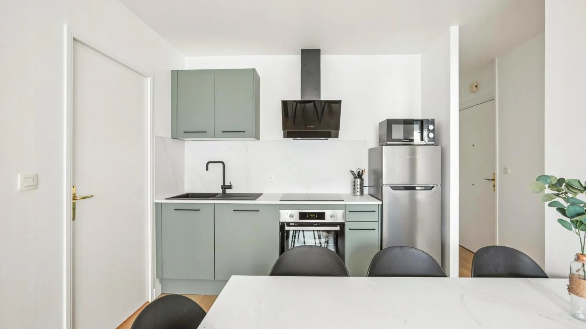 Ferienwohnung Charming 6-Person Pied-A-Terre In Cuire Caluire-et-Cuire